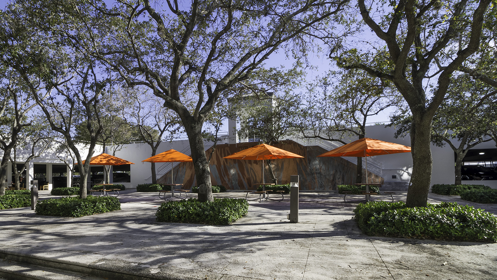 Reclad Dining Facilities Featuring Wi-Fi–Enabled Outdoor Seating